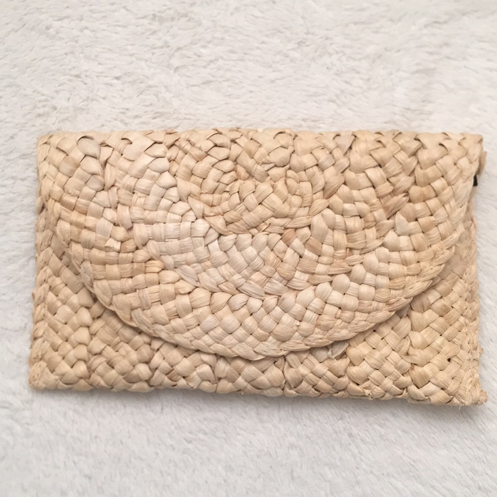 NEW Straw Clutch